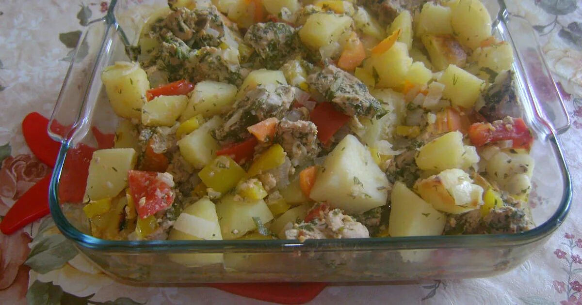 Сколько готовить картошку в духовке в рукаве. Картошка с мясом в рукаве. мясо с картошкой в рукаве в духовке. говядина с картошкой в духовке в рукаве. картошка с грибами в рукаве.