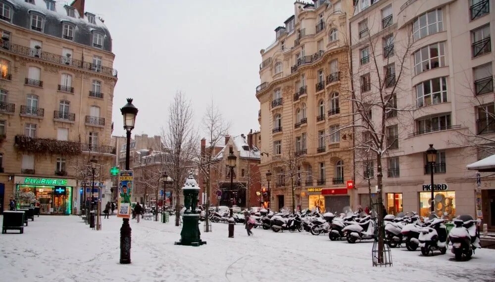 Улицы города харьков. Франция зимой. Улица в Париже. Зима в Париже. Зимние улицы Парижа.