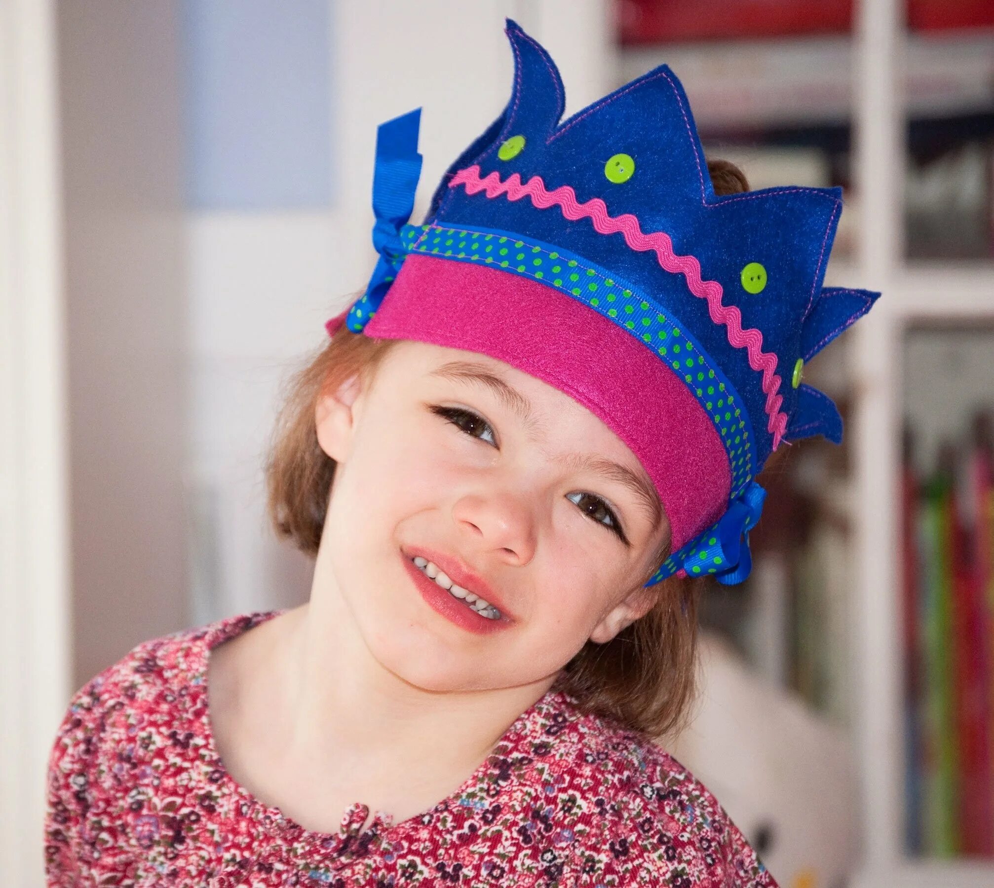 Finding hats. Шляпа Kids. Crazy hats шапки детские. Crazy hat Day. Crazy hat Parade.