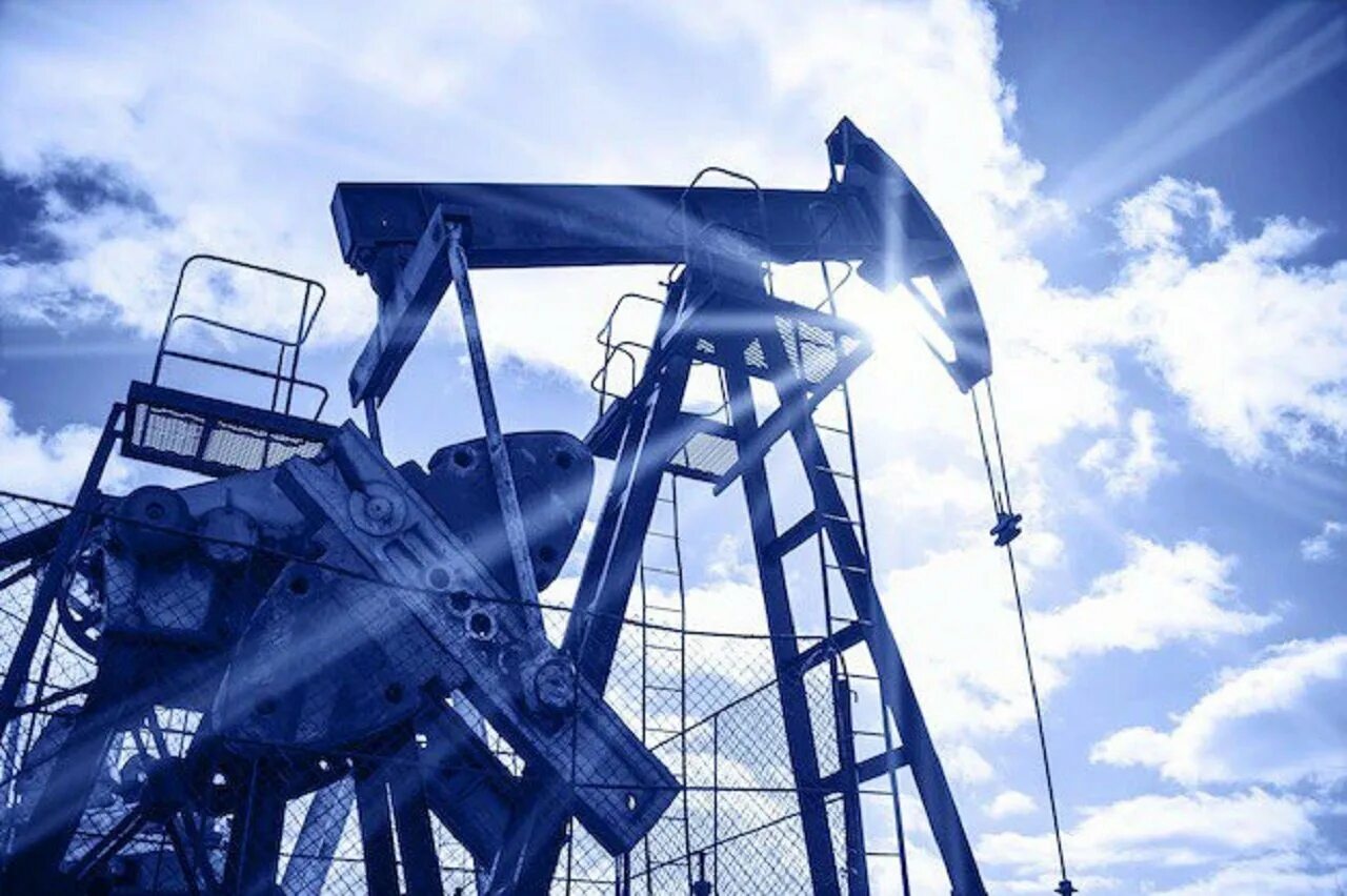 Роснефть работники. Транспорт нефтяников. Камаз-ванкор 6522-rt. Нефтяная вышка. Буровая скважина сургутнефтегаз.