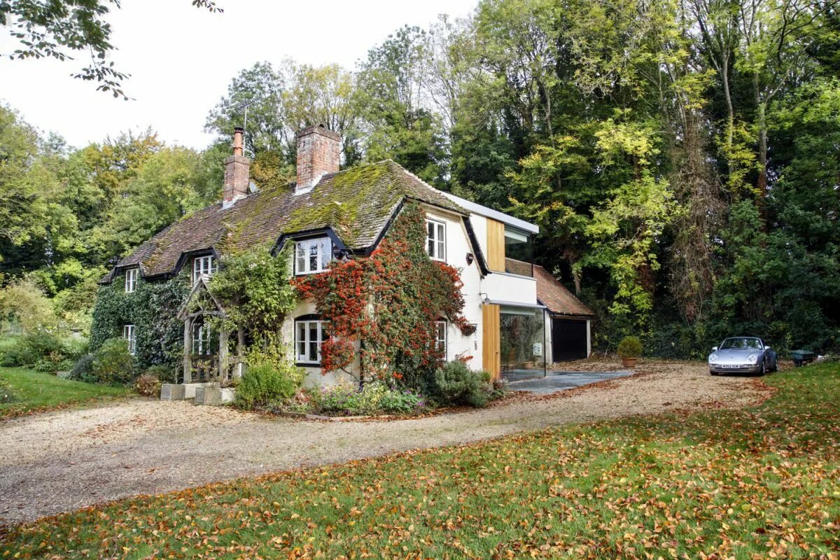 Cottage дом в англии. Графство девоншир домики. Английские домики с садом каменный джейн остен. Поместья хэмпшир англия. Традиционный английский дом.
