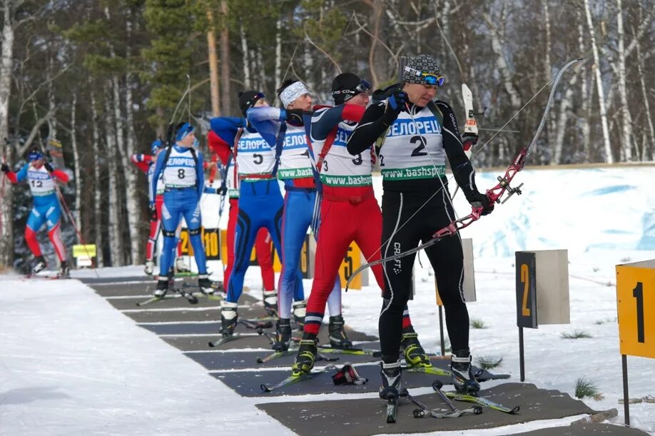 Биатлон на снегоступах. Лыжи со стрельбой как называется. Арчи биатлон. Арчи биатлон. Арчи биатлон.