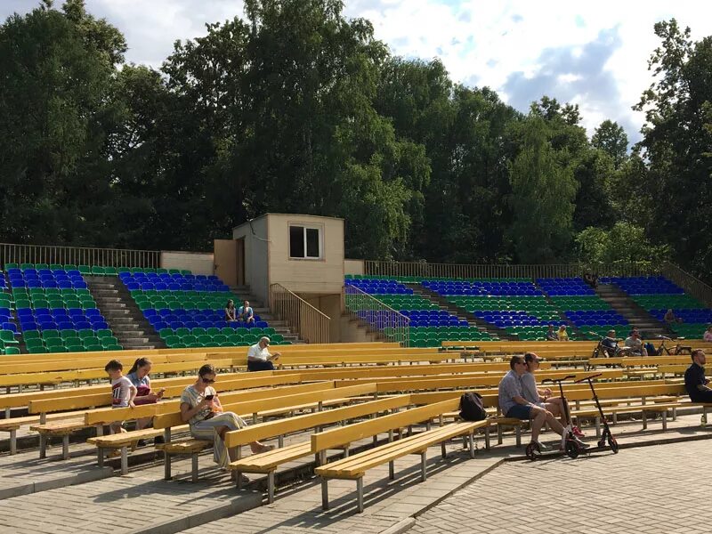 Эстрада солнечная. Измайловский парк главная сцена. Эстрада солнечная. Музыкальная беседка измайловский парк. Эстрада в измайловском парке.