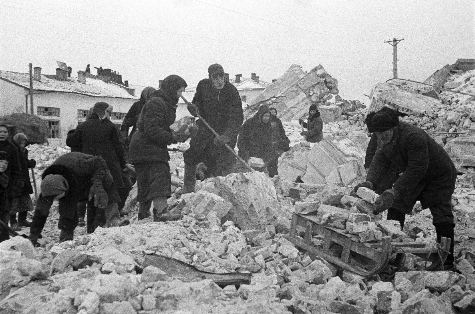 20 Января освобождение Можайска. Освобождение Малоярославца 1942. Можайск освобожденный 1942 году. Освобождение Можайска 1942 год. Выплата после войны