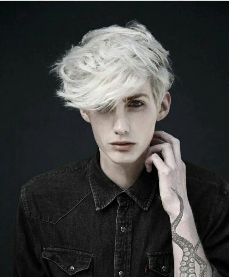 Пауль крэддок. Пепельные волосы у парней. Lucky blue smith скорпиус малфой. Лаки блю смит скорпиус. Красивый мальчик с белыми волосами.