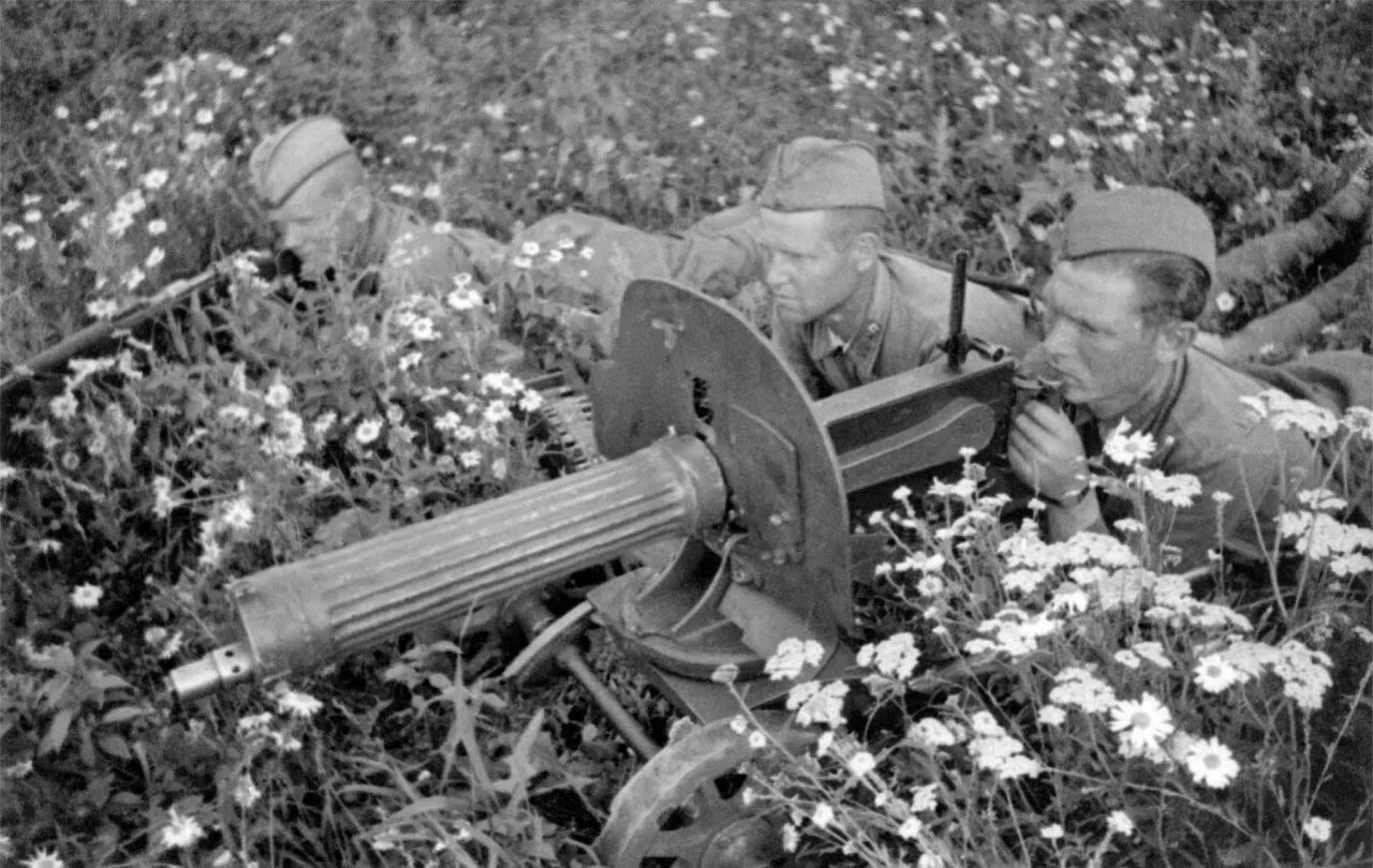 пулеметчики максим второй мировой войны. пулемет вермахта мг 42. пулемет максим 1941-1945. пулемет максим 1941 года. бой пулемет.