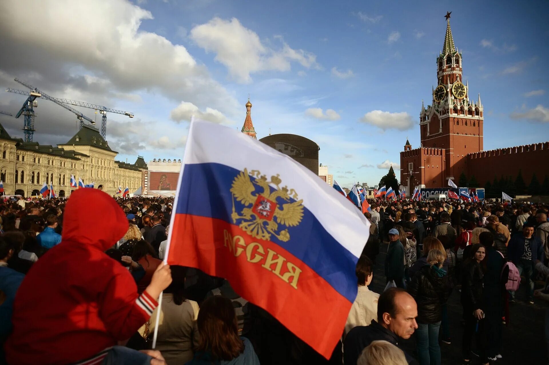 12 июня красный. Концерт на красной площади 12 июня 2021. Флаг росси на красной площади. 12 июня красный. Концерт 12 июня 2022 в москве на красной площади.