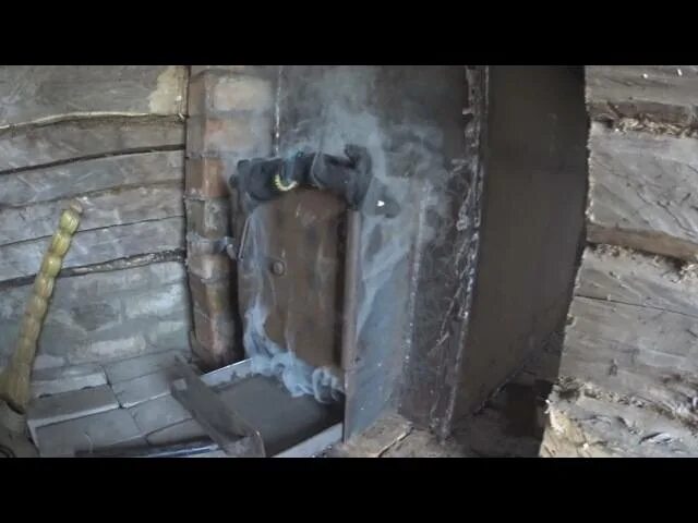 Дымит дверца котла. Дымит котел. Печь для сжигания горбыля. Дымит дверца котла. Дымит дверца котла.