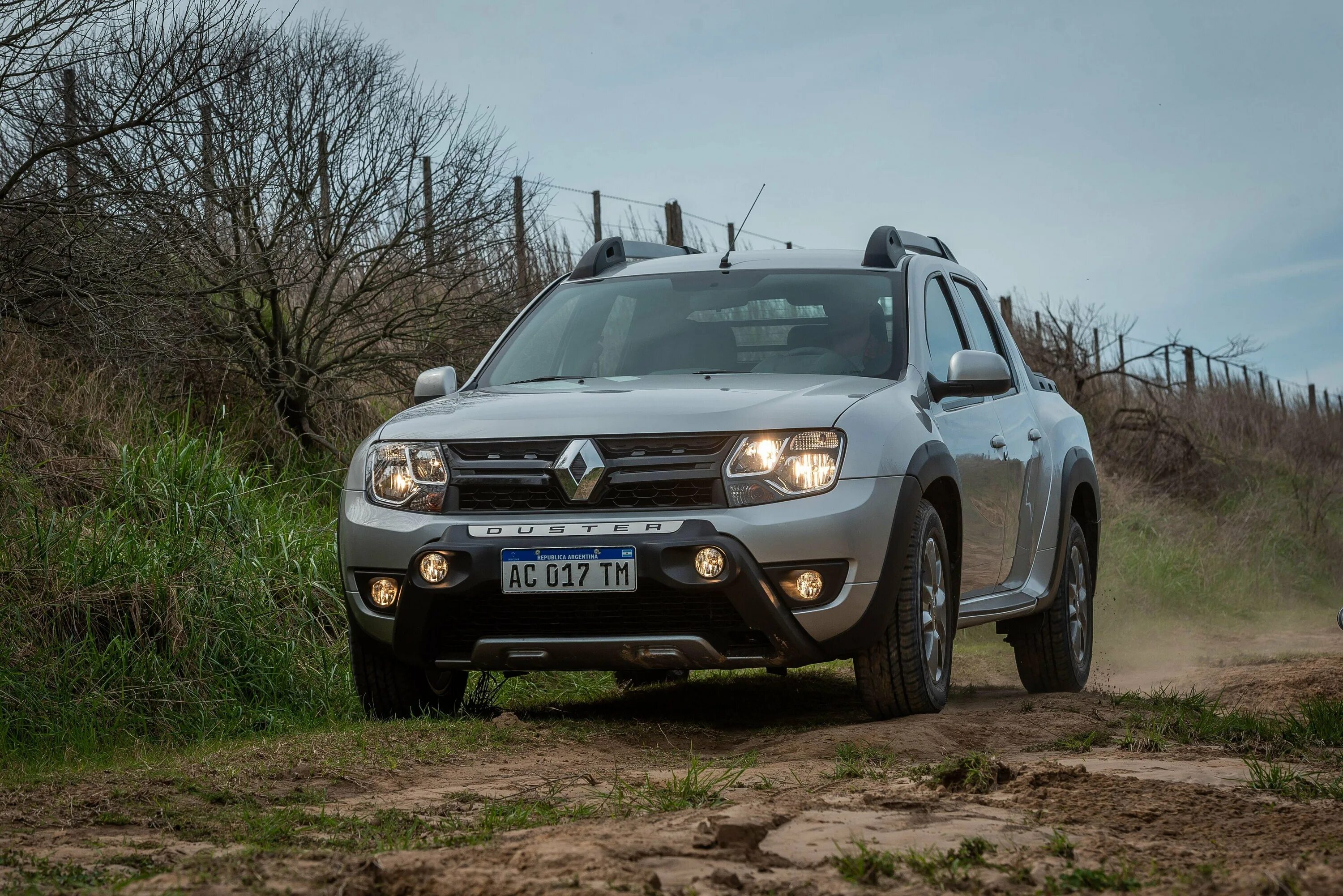 Дастер 2.0 автомат 4х4. Duster 2. Рено Дастер 4х4. Рено Дастер 2 Ороч. Renault Duster 4x4 вес.