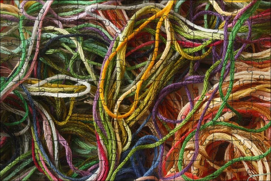 Цветные нитки. Клубок разноцветных ниток. Шерстяные нитки. Разноцветные нитки для вязания.