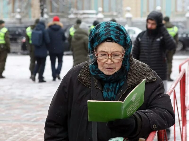 Пенсионеры в России. Женщины. Безработные пенсионеры. Пенсионер с деньгами. Страховая пенсия 2023г