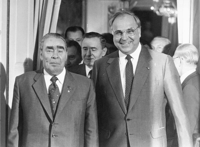 Бывший генсек цк кпсс. Брежнев андропов черненко 1981. горбачев политбюро брежнев. избрание андропова генеральным секретарем цк кпсс. брежнев андропов черненко горбачев.