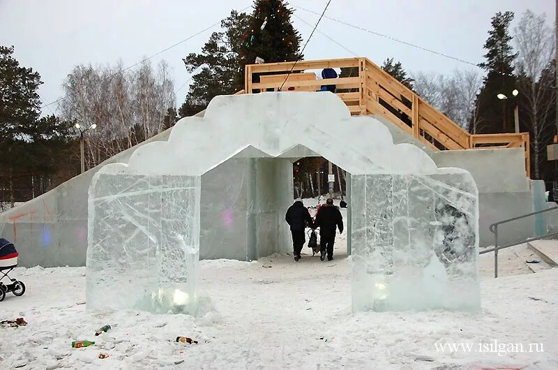 База снежок набережные. Снежинск ледяной городок. Ледовый городок Снежинск. Снежный городок Снежинск 2021. Снежинск ледяной городок сейчас.