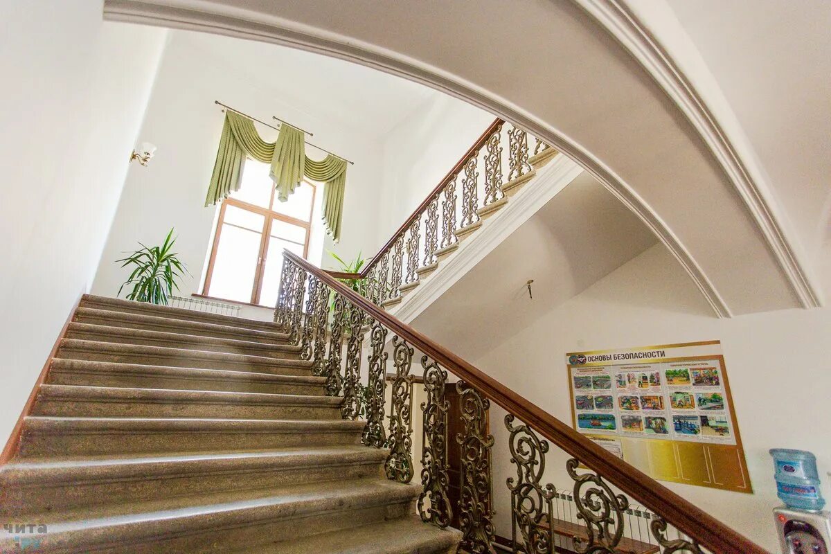 зоопарк радуга. фабрика радуга чита. частная школа радуга чита. магазины от кондитерской фабрики радуга чита. радуга чита сайт.