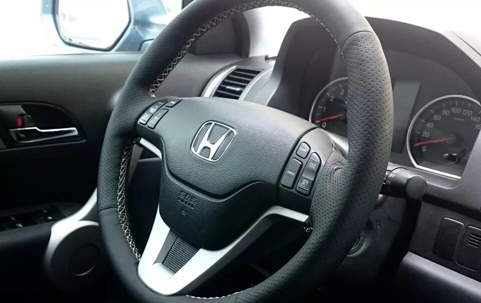 Honda crv руль. Руль Хонда СРВ 3. Перешив руля Хонда СРВ 2. Перетяжка руля Honda CRV 2008. Хонда срви3 перешивка руля.