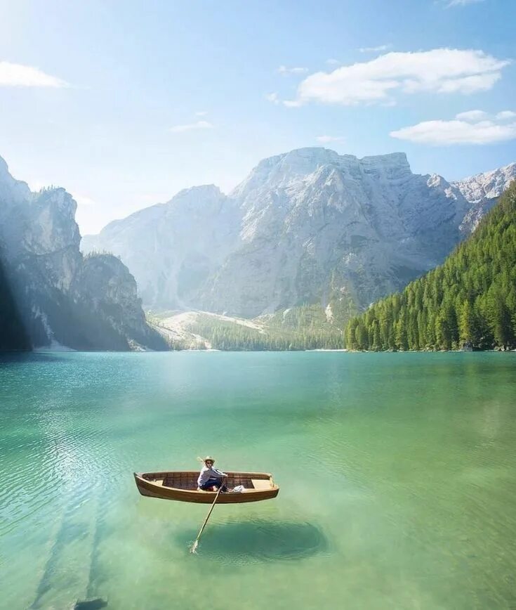 Озеро предил италия. Лаго ди брайес италия. Озеро брайес италия. Доломитовые альпы озеро брайес. Озеро брайес.