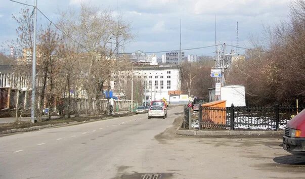 Москва улица 1812 года 1. Улица 1812 года. улица 1812 года перед железной дорогой. достопримечательности вблизи улицы 1812 года. москва школа 67 на улице 1812 года фото.