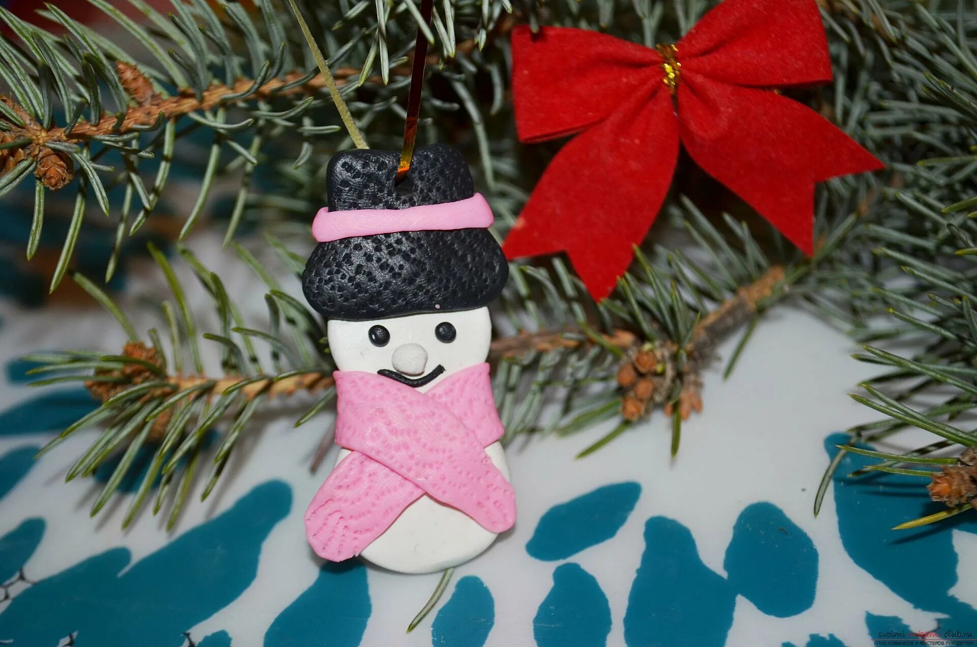 как слепить новогодние игрушки. ноаогодняяигрушка из пластилина. елочные игрушки из полимерной глины. как слепить новогодние игрушки. елочные украшения из пластилина.