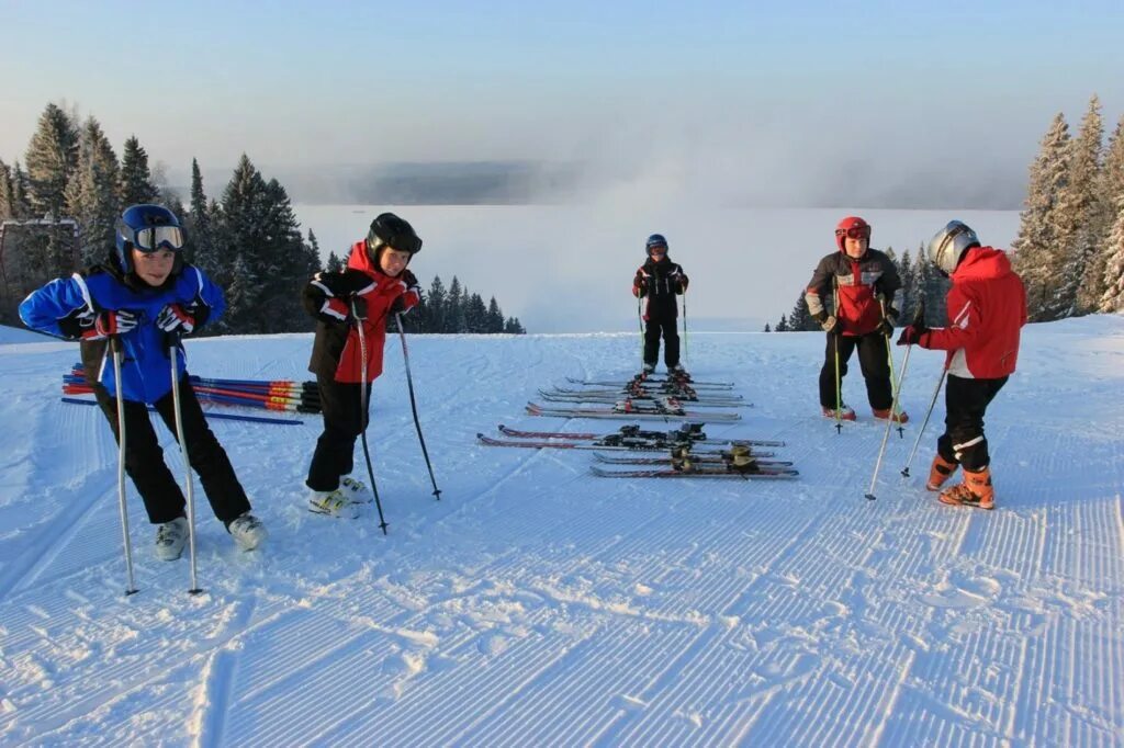 Полазна горнолыжный комплекс. Полазна лыжная база. Полазна горнолыжный курорт. Полазна горнолыжка пермский край. Полазна пермь горнолыжная база.