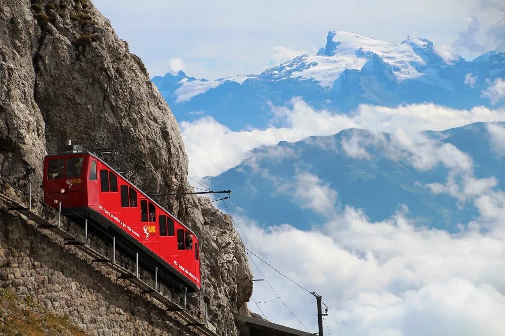 Пилатус Швейцария железная дорога. Пилатус Швейцария зубчатая дорога. Гора Пилатус в Швейцарии. Высокогорная железная дорога в Швейцарии.