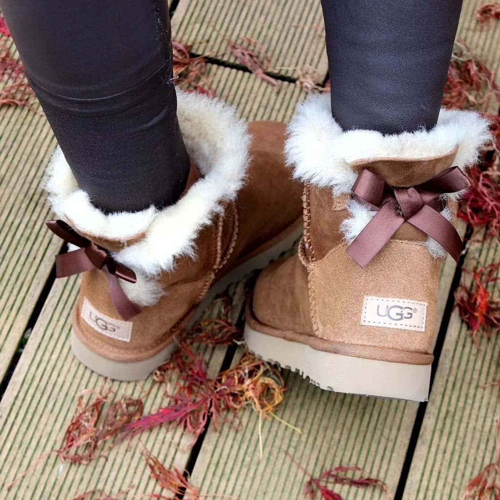 Обувь на холодную зиму. Угги 2025. ugg обувь женская зимняя 2025. ugg fall 2025 сапоги детские. угги клевер мини.
