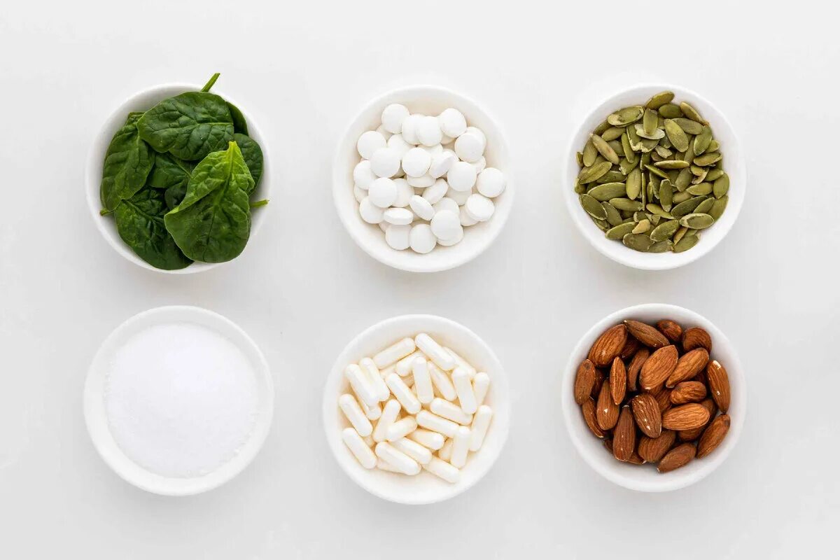 Магний после тренировки. Магний в зелени. magnesium food. магний на белом фоне еда. магний на тарелке.