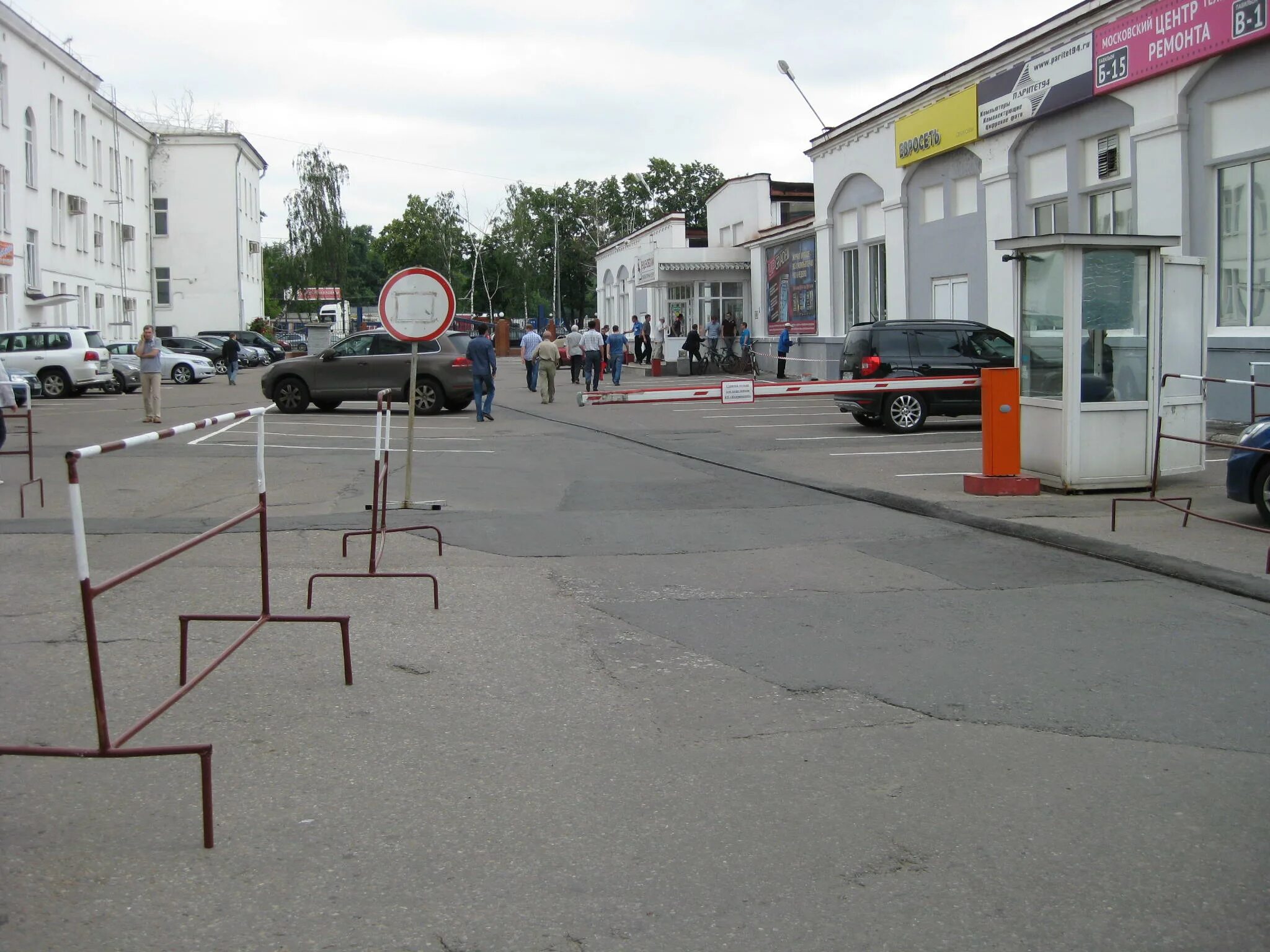 Тц буденовский. КЦ "Будёновский". КЦ Буденовский Москва. КЦ Москва парковка. ТЦ Буденовский парковка.