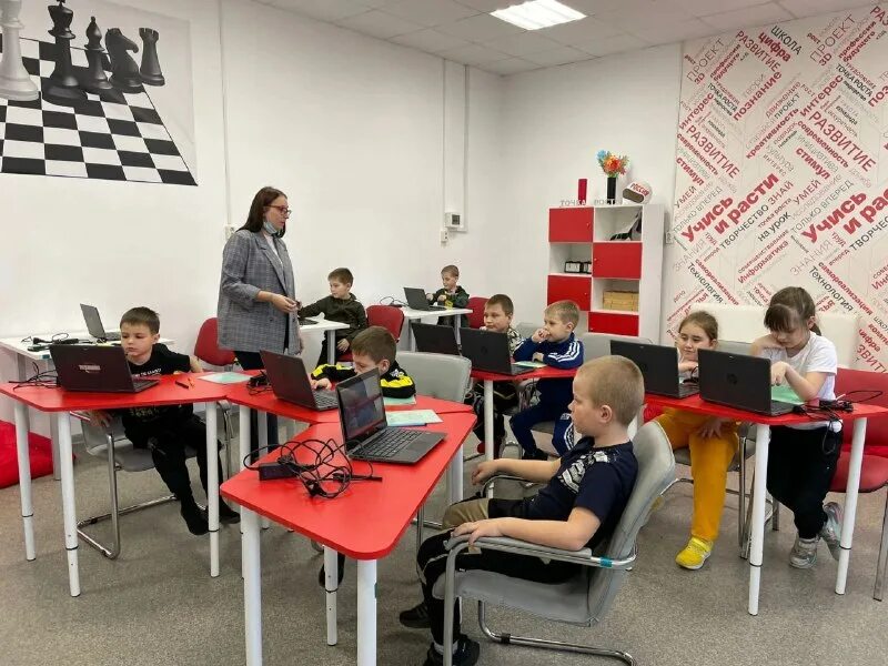 школа имени жиронкина. мкоу горшеченская сош им н и жиронкина. школа имени жиронкина. школа николая ильича жиронкина горшечное здание. и.