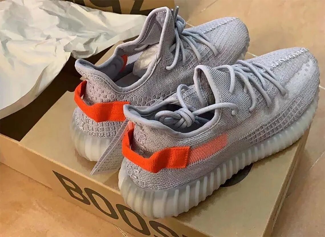 Изи 350 оригинал. Adidas Yeezy Boost 350. Adidas Yeezy 350 v2. Кроссовки adidas Yeezy 350. Adidas Yeezy Boost 350 v2 Tail Light.