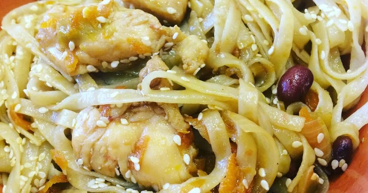 Лапша с фасолью. Рисовая лапша фо хо. лапша с курицей и фасолью. фасоль с лапшой на второе.