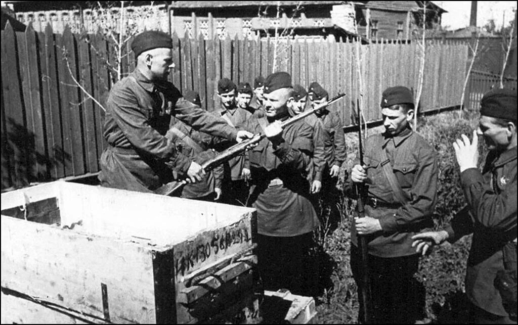 Добровольцем на войну берут