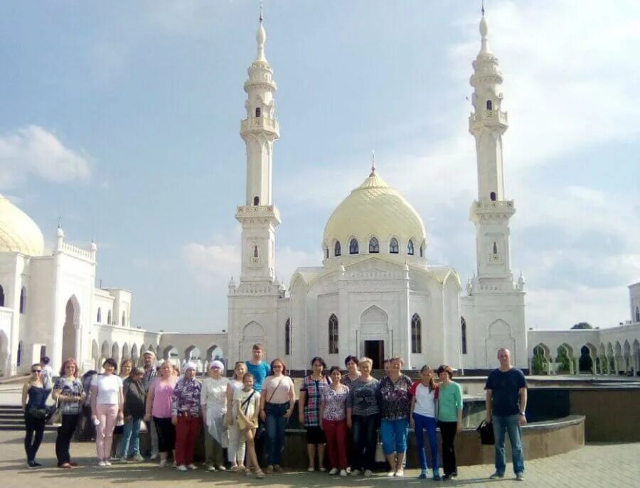 Экскурсия в болгар из казани. Болгар Северная Мекка Казань. Великий Булгар Татарстан. Мечеть Булгар Татарстан. Белая мечеть Болгар Татарстан экскурсии.