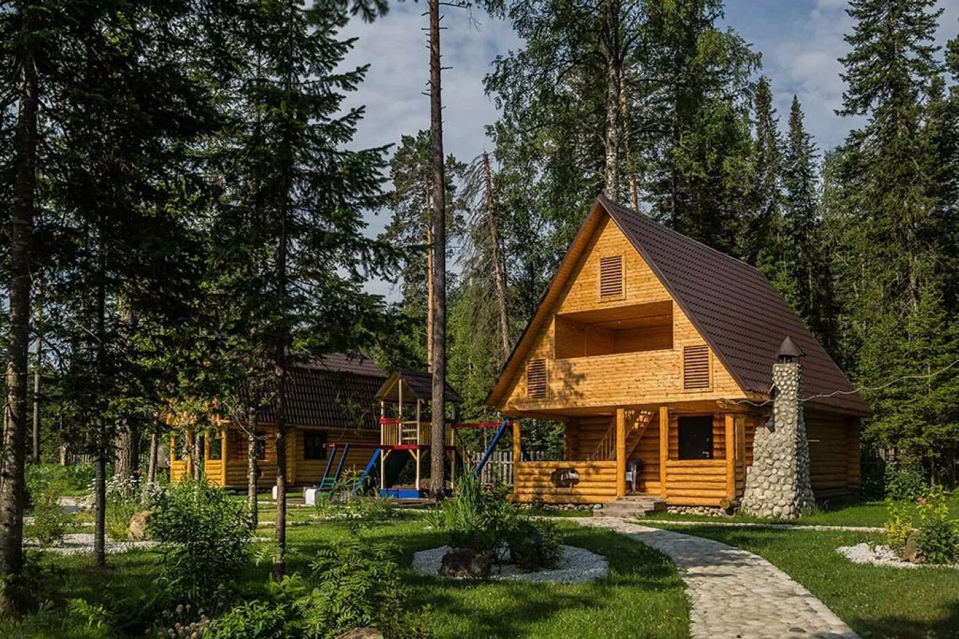 Турбазы закроют. Туристический комплекс алтан. алтай виладж телецкое. турбазы горного алтая. лесная заимка турочак.