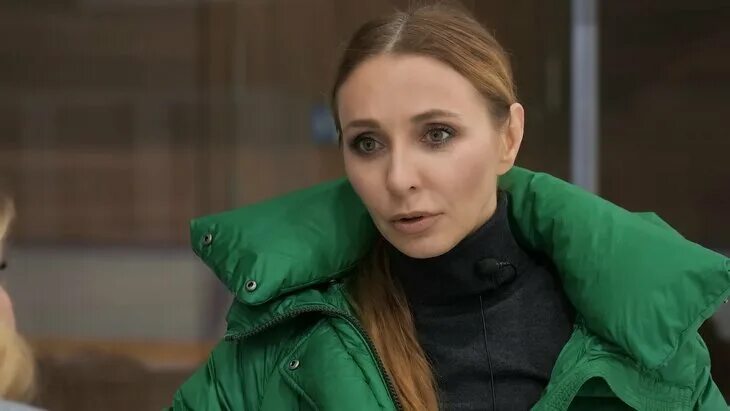 Навка интервью. Навка интервью. Навка интервью. Платье на татьяне навке в интервью в декабре. Татьяна навка.