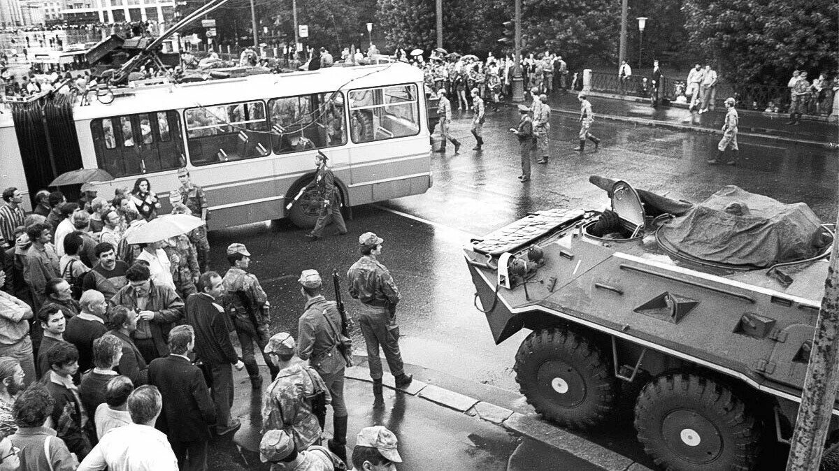 Августовский путч 1991 белый дом. Августовский путч горбачев. 1991. 1991. Августовский путч 21 августа.