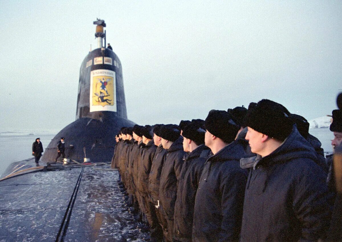 Подводная лодка петропавловск камчатский. Подводная лодка рпксн к223 "подольск". Подводная лодка 209 проекта. Экипаж апл ленинский комсомол 1962. В первые сутки подводная лодка прошла 4/15 намеченного пути а во вторые.