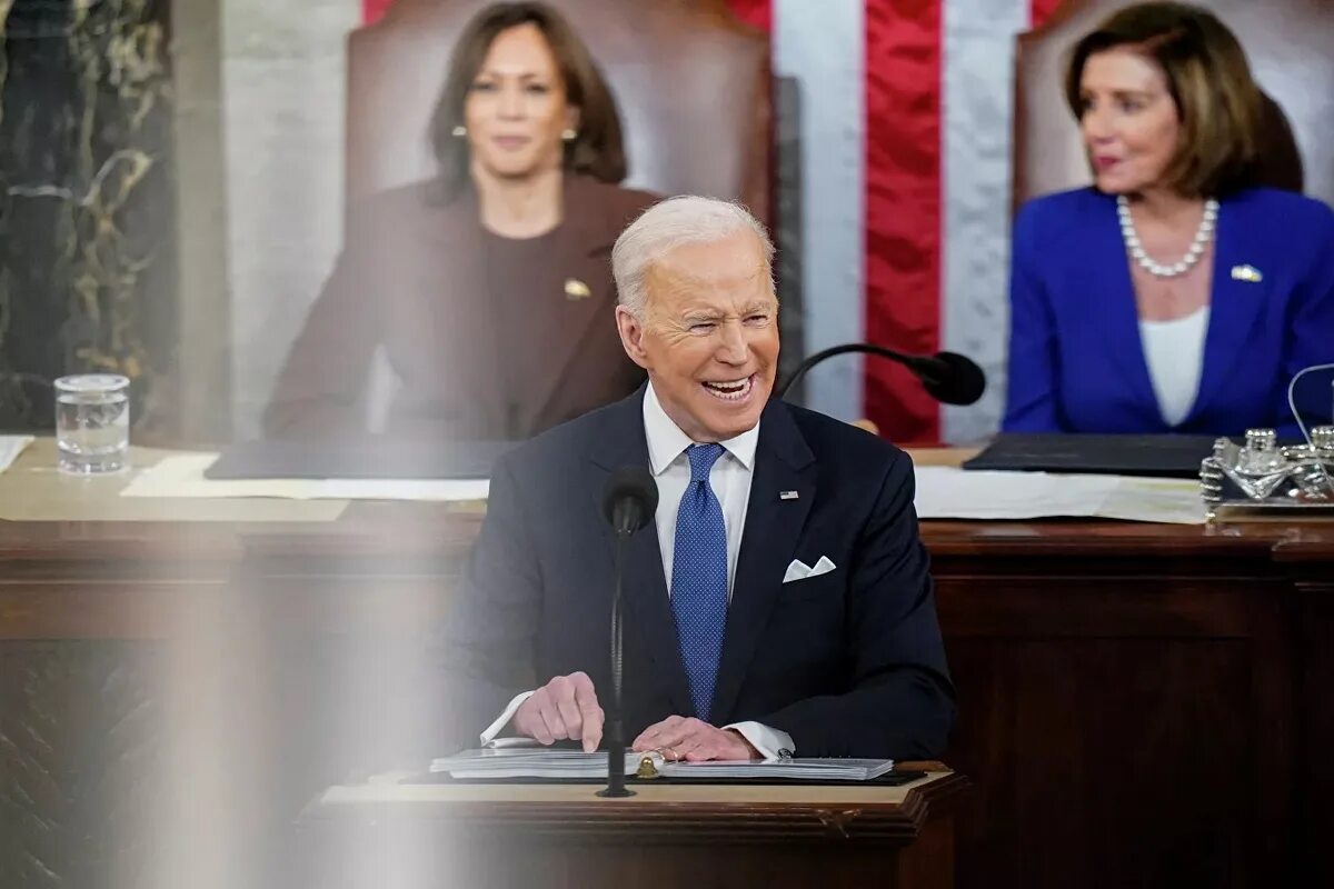 Мемы про сша. Сша перепутали. Сша перепутали. Выступление байдена. Американцы критикуют конгрессвумен.