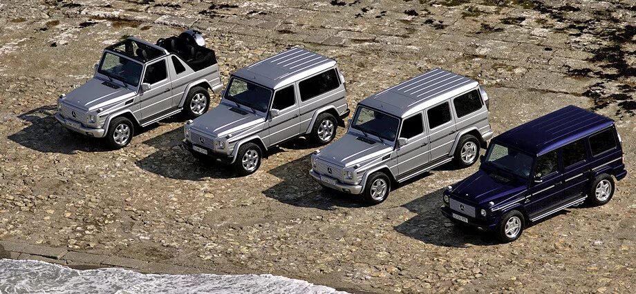 G class vs gt43. Mercedes g class 1990. поколения мерседес гелендваген. мерседес эволюция гелендваген. mercedes g class 1 поколение.