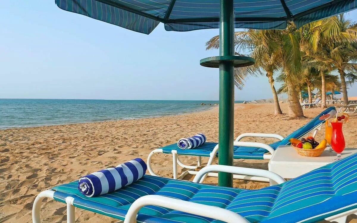 Бич хотел 4. Отель BM Beach Resort 4 ОАЭ. BM Beach Hotel рас-Эль-Хайма. BM Beach Hotel 4 рас Аль Хайма. BM Beach Resort 4 рас-Эль-Хайма.