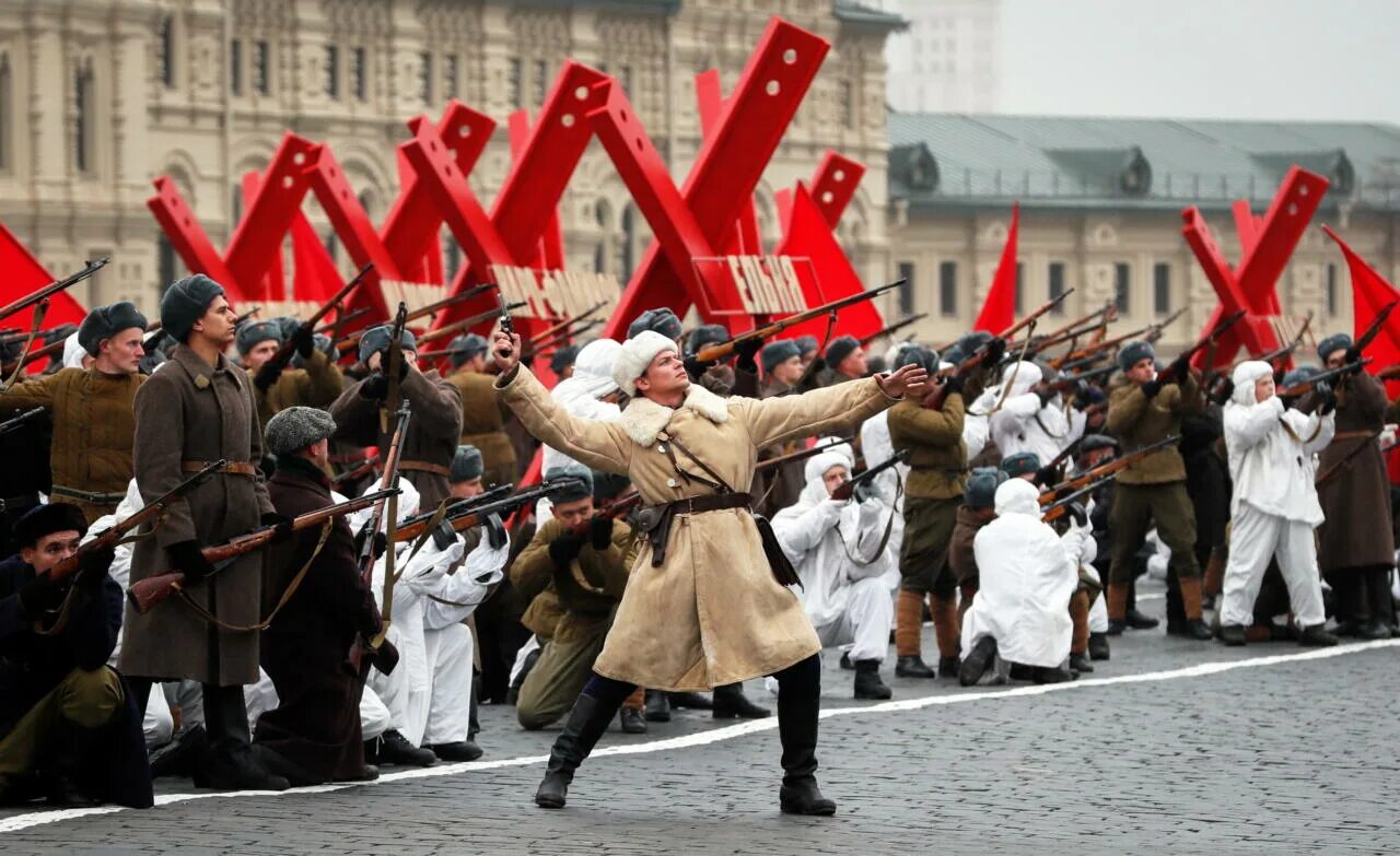 Парад 1941 года на красной площади. Парад 7 ноября 1941. Парад 7 ноября 1941 года в Москве на красной площади. Парад в честь 7 ноября 1941 года. 7 ноябрь 2019