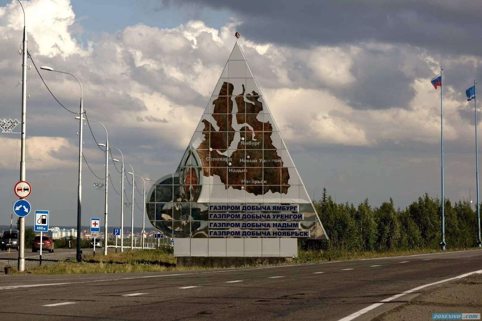 Салехард памятник Полярному кругу. Монумент Полярный круг Салехард.