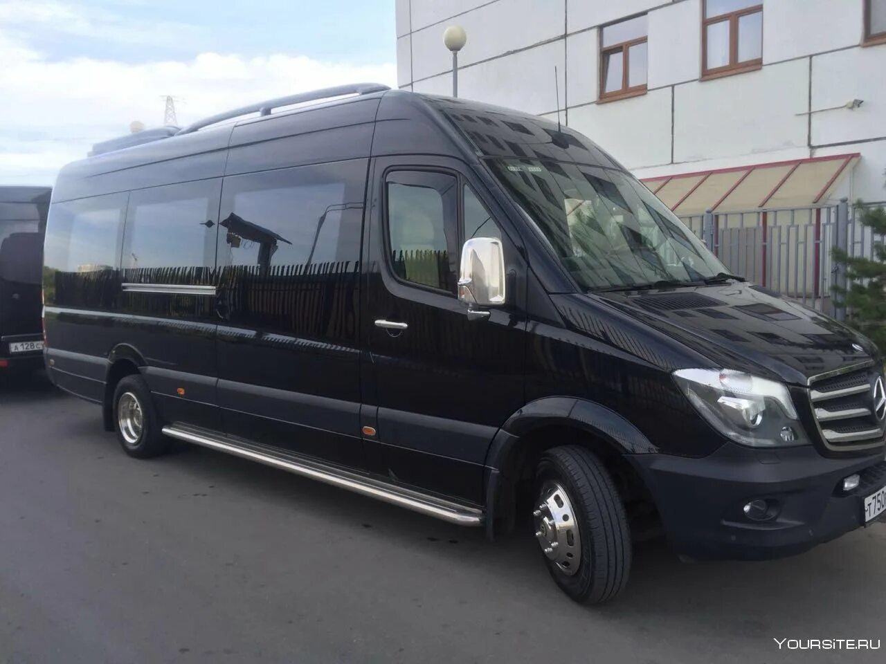 Мерседес Спринтер ритуальный катафалк. Мерседес Спринтер ритуальный. Mercedes Sprinter черный катафалк. Авто катафалк «Мерседес Спринтер». Черный спринтер