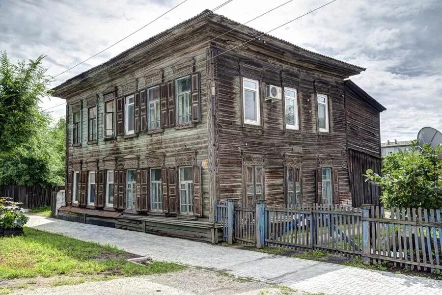 модернизация старого дома. старый город здания гатчина. магазин старый дом. подшаманили старый дом. магазин старый дом.