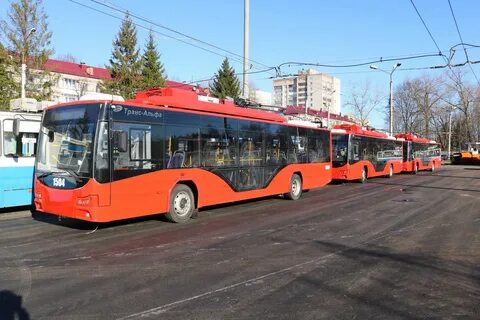 Новые красные троллейбусы