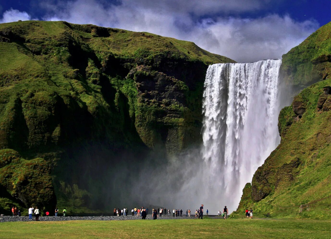 Водопад Скоугафосс Исландия. Водопад Скоугафосс (Skógafoss). Водопад Skógafoss Исландия. Водопад Скоугафосс Исландия фото. Island место