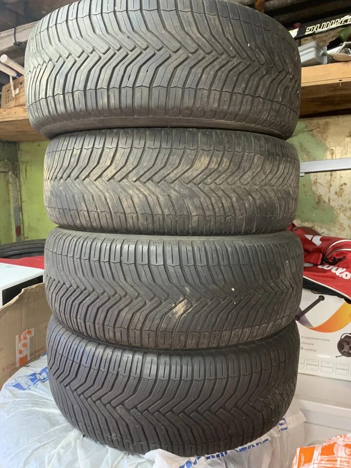 Michelin 215 55 r17. 215 60 17 Мишлен. Покрышки для авто Мишлен 215 60 16. Мишлен 215 55 16 лето дорога. Покрышки Мишлен Грузия.