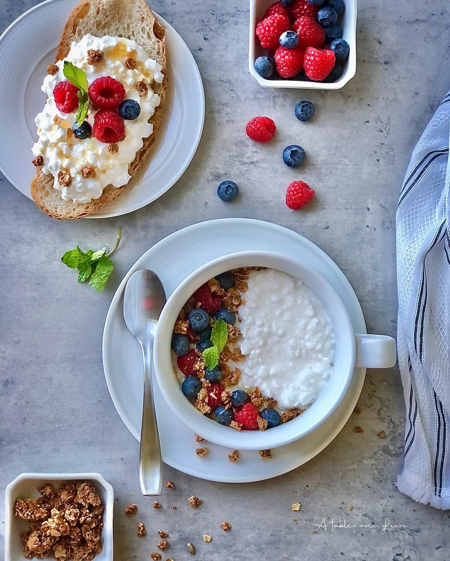 Творог на завтрак. Сыр творог. Творог на столе. Творог на перекус. Творог можно есть утром.