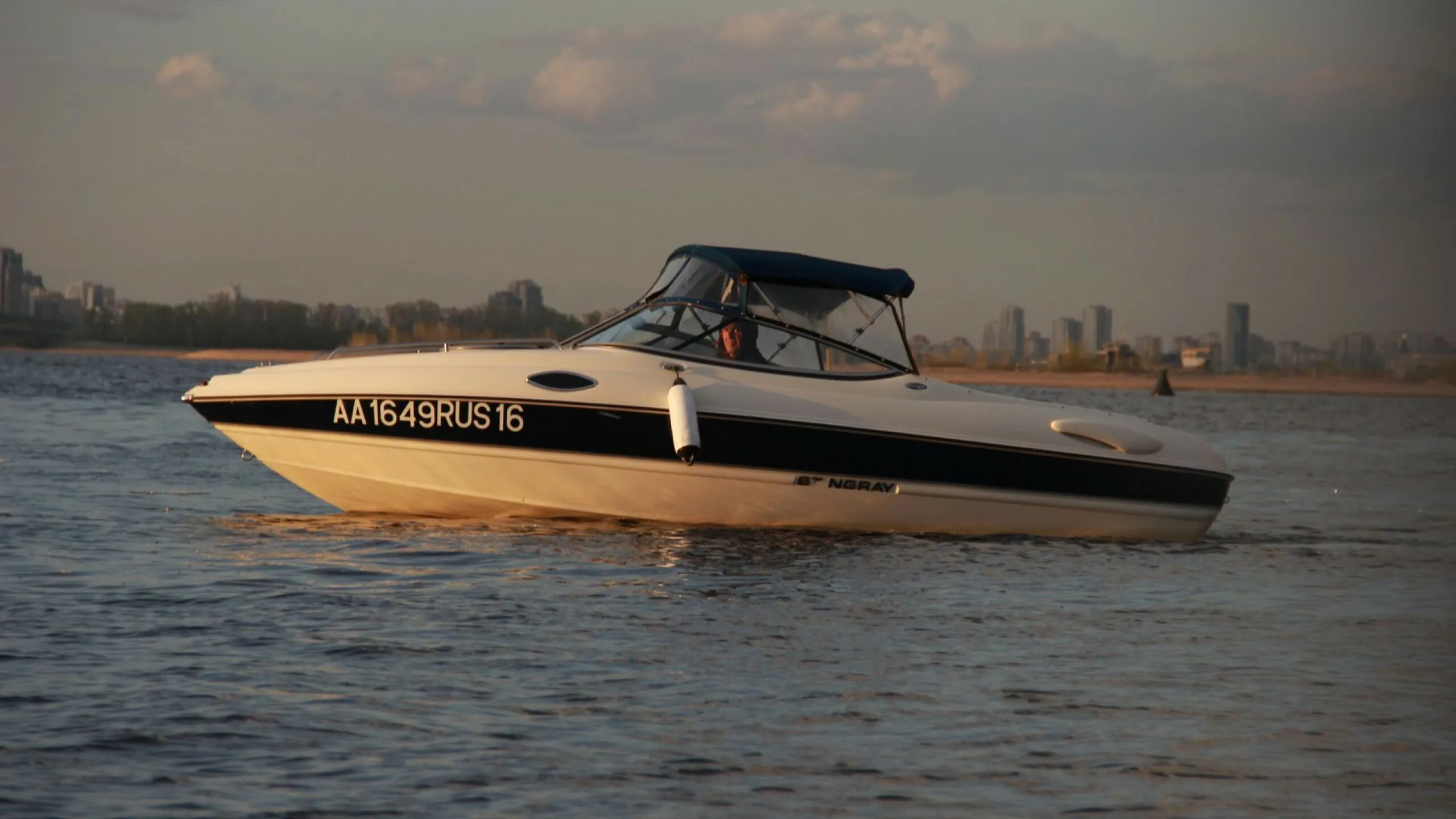 Яхта стингрей. Катер стингрей stingray 240sc. Стингрей 180; катер. Катер стингрей. Stingray 250.