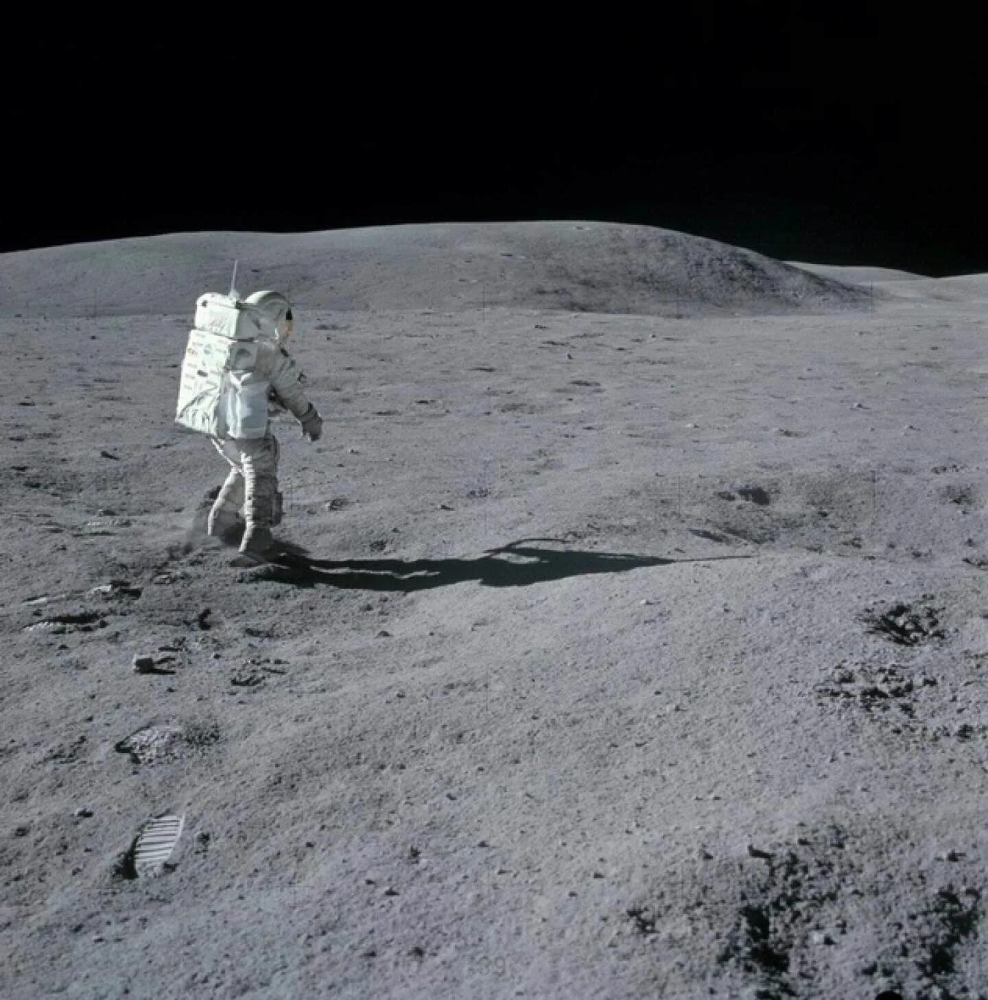 Аполлон-11 фото. The astronauts on the moon