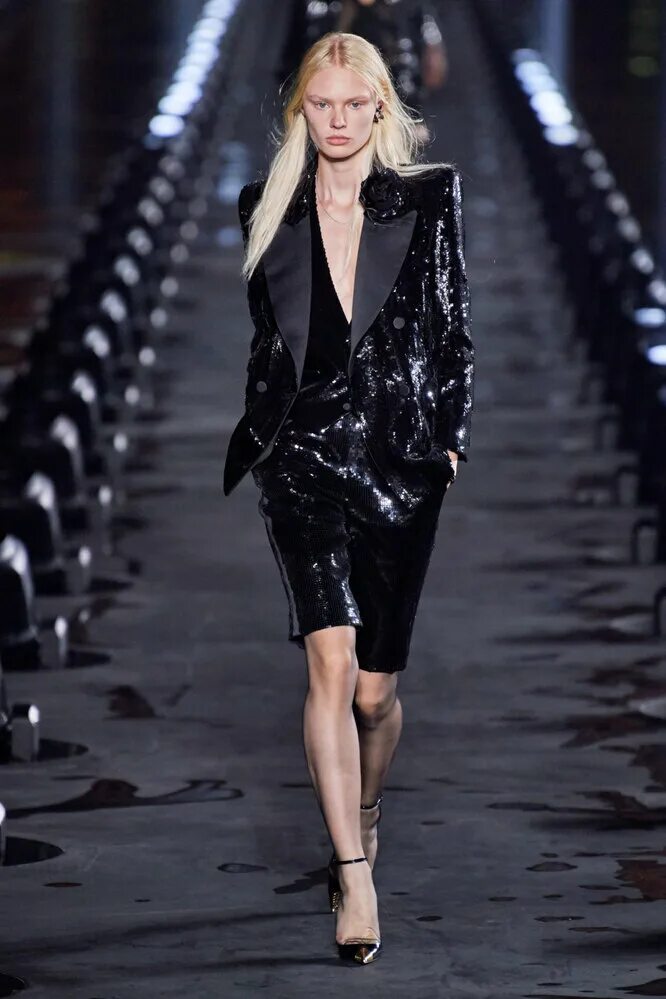 Коллекция ив сен лоран 2022. Ив сен лоран 2013. Ив сен лоран показ. Показ ив сен лоран 2021. Ив сен лоран коллекция 2021.